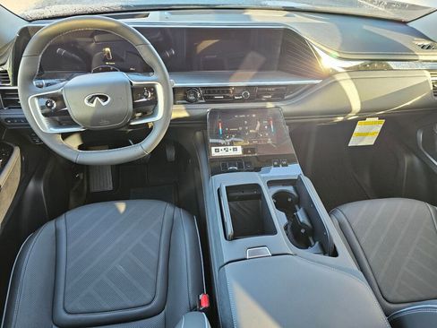 New 2025 INFINITI QX80 Luxe image 23