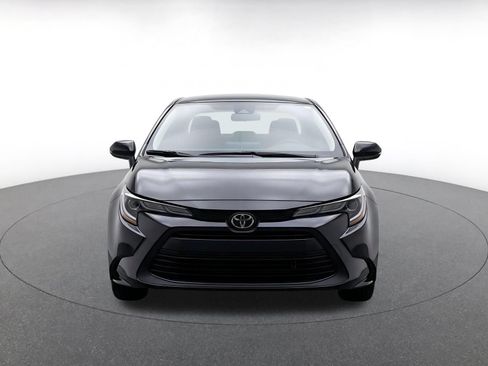 Used 2025 Toyota Corolla LE FWD image 2