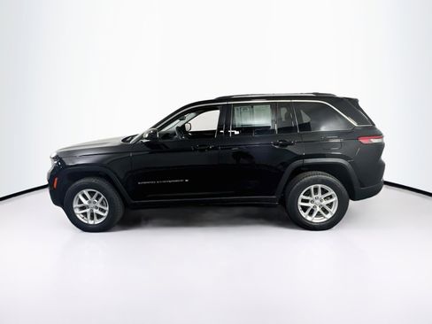 Used 2023 Jeep Grand Cherokee Laredo image 8