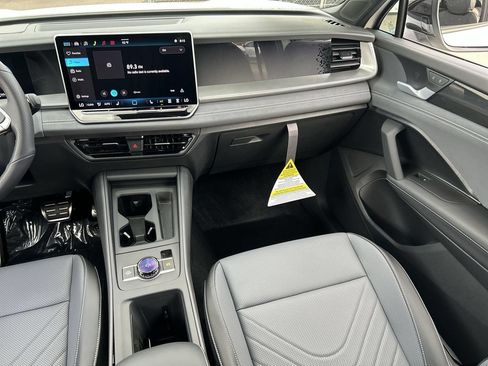New 2026 Volkswagen Tiguan SE R-Line FWD image 12