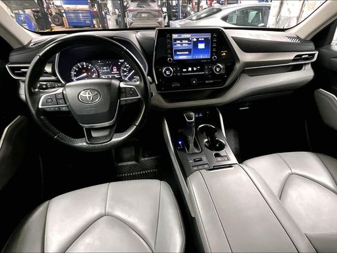 Certified 2022 Toyota Highlander XLE image 14