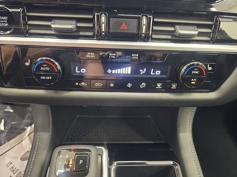 Used 2025 Nissan Pathfinder SV AWD/4WD image 26
