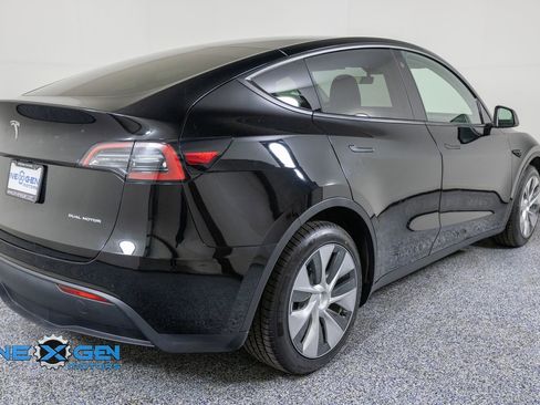 Used 2022 Tesla Model Y Long Range AWD/4WD image 7