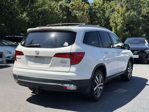 Used 2018 Honda Pilot Touring image 2