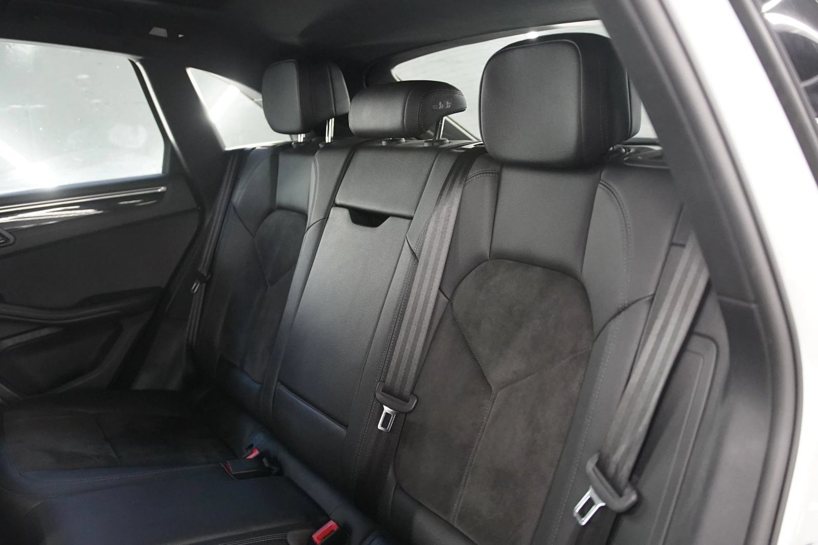 Used 2019 Porsche Macan AWD/4WD image 14