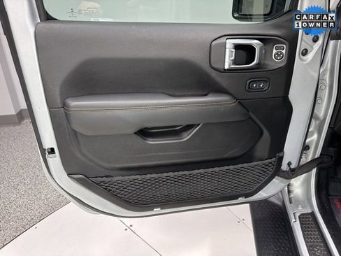 Used 2022 Jeep Wrangler Unlimited Sahara image 11