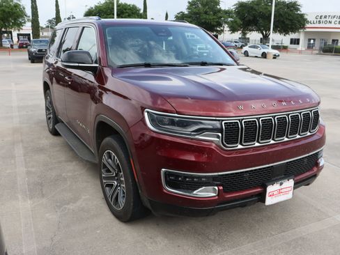 Used 2023 Jeep Wagoneer 2WD w/ Premium Group I image 2
