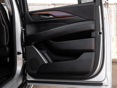 Used 2019 Cadillac Escalade ESV Luxury image 53