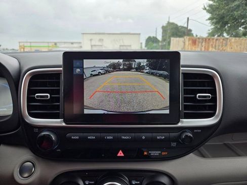 Used 2025 Hyundai Venue SEL FWD image 19