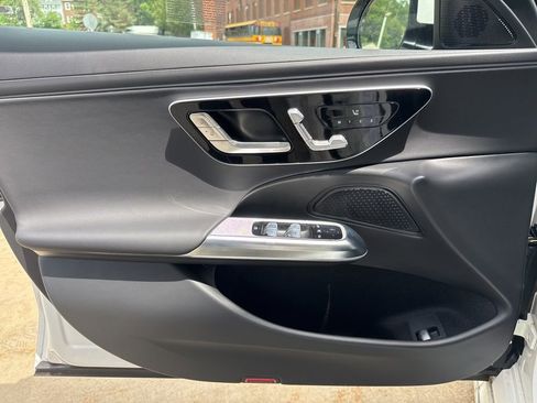 Used 2025 Mercedes-Benz E 350 4MATIC Sedan image 17