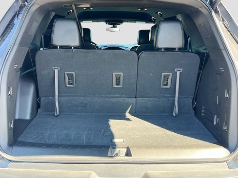 Used 2024 Chevrolet Traverse LT FWD image 25