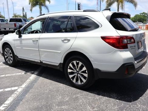 Used 2018 Subaru Outback 3.6R Touring AWD/4WD image 5