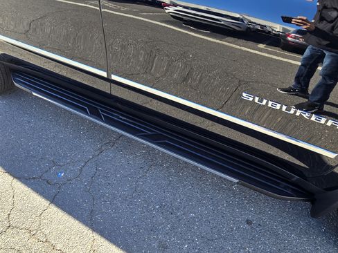 Used 2023 Chevrolet Suburban LT w/ Luxury Package image 12