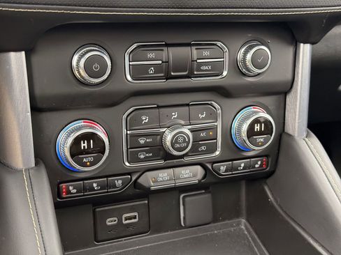 Used 2024 GMC Yukon XL SLT w/ SLT Premium Package image 36