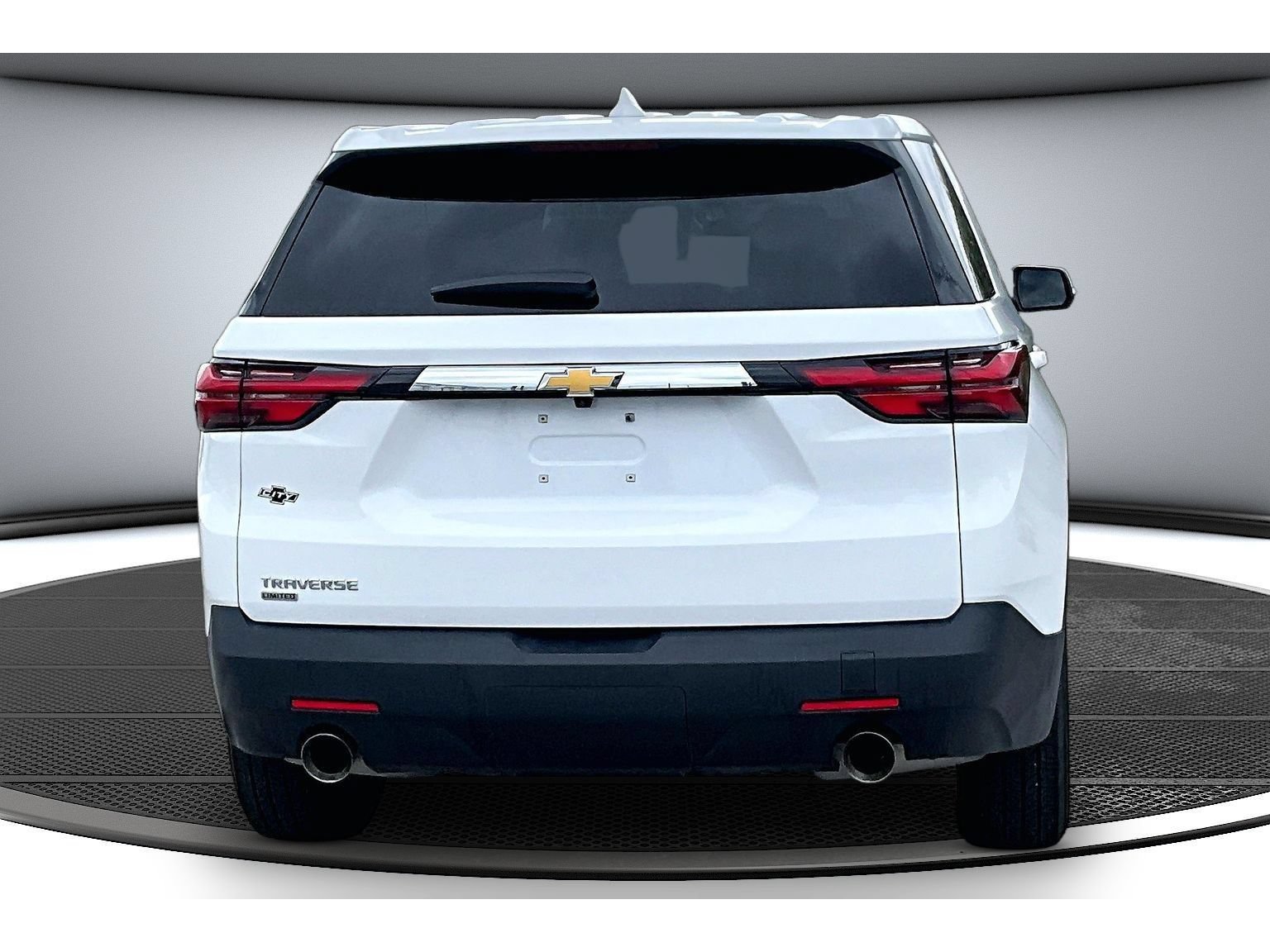 Used 2024 Chevrolet Traverse LS w/ Safety Package FWD image 6