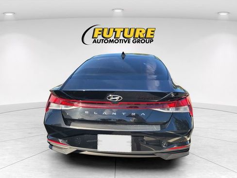 Used 2023 Hyundai Elantra SEL FWD image 4