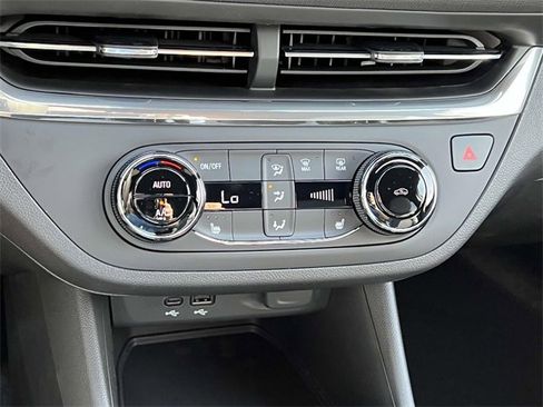 Used 2025 Buick Envista Preferred w/ Convenience I Package image 22