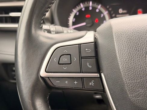 Used 2023 Toyota Highlander LE AWD/4WD image 28
