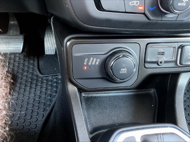 Used 2023 Jeep Renegade Altitude AWD/4WD image 16