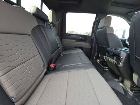 Used 2025 Chevrolet Silverado 2500 ZR2 w/ Technology Package image 15