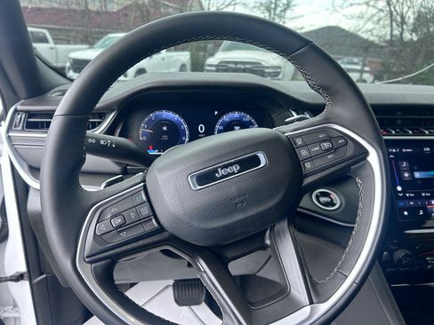 Used 2024 Jeep Grand Cherokee Altitude image 24