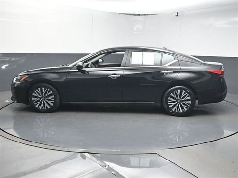 Used 2024 Nissan Altima 2.5 SV image 5