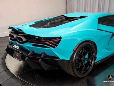 Used 2025 Lamborghini Revuelto image 32