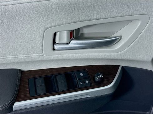 Used 2021 Toyota Sienna XLE w/ XLE Plus Package image 18