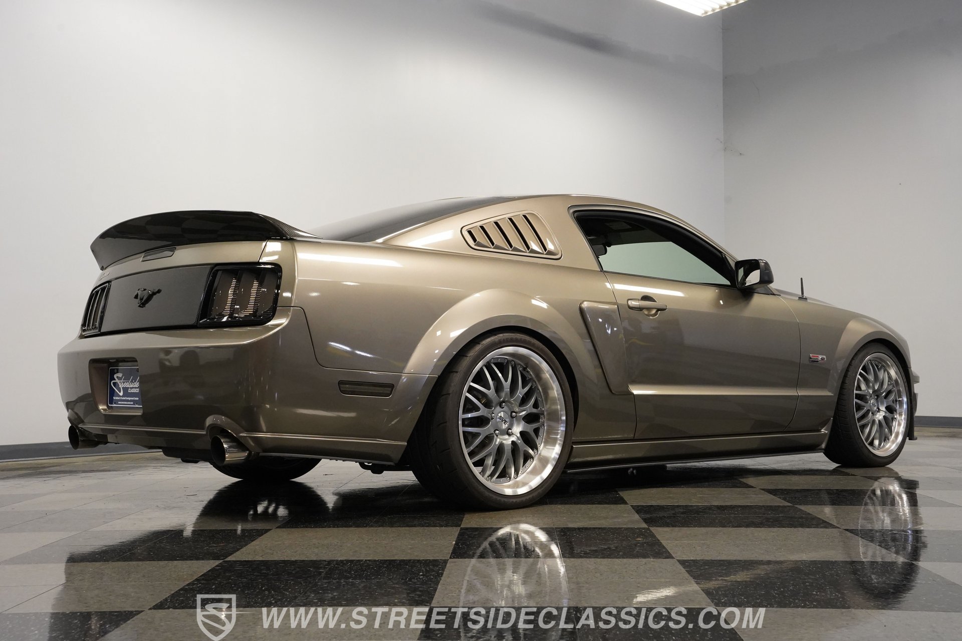 Used 2005 Ford Mustang GT RWD image 28