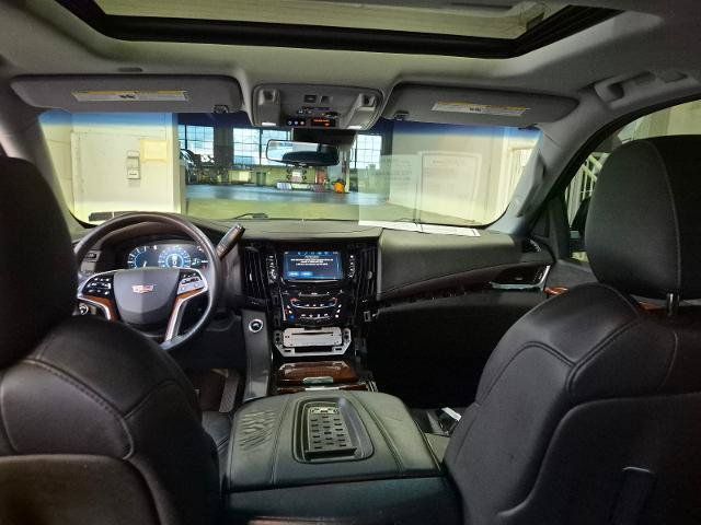 Used 2017 Cadillac Escalade Luxury AWD/4WD image 18