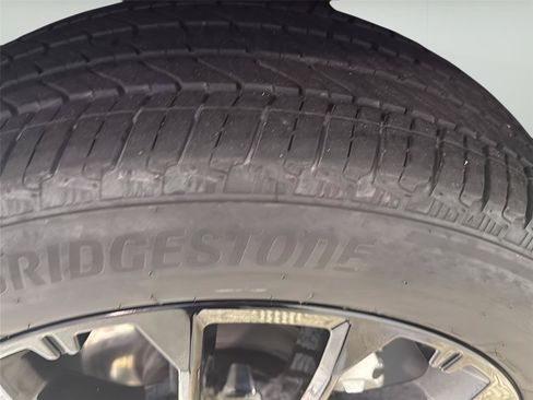 Used 2024 GMC Yukon Denali AWD/4WD image 9