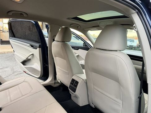 Used 2021 Volkswagen Passat 2.0T SE image 17