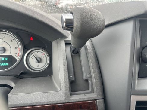 Used 2010 Chrysler Town & Country LX FWD image 26