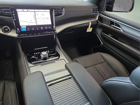 New 2026 Jeep Grand Wagoneer 4WD image 12