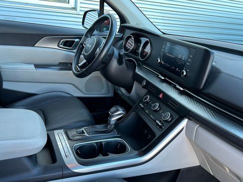 Used 2024 Kia Carnival LX image 52