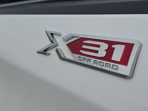 Used 2023 GMC Sierra 1500 SLT w/ SLT Premium Package AWD/4WD image 10