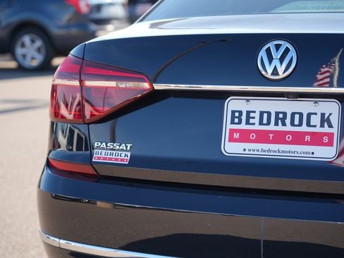 Used 2017 Volkswagen Passat 1.8T R-Line FWD image 11