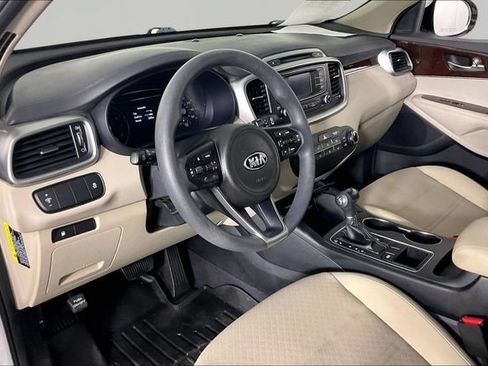 Used 2017 Kia Sorento LX FWD image 16
