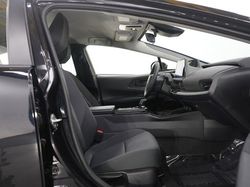 Used 2025 Toyota Prius LE image 11