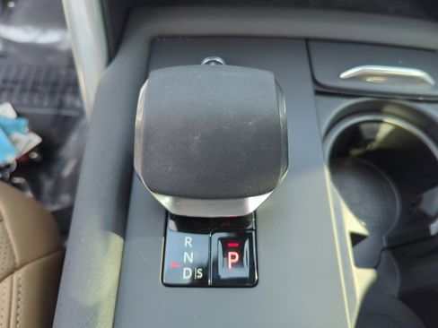 Certified 2024 Land Rover Discovery Dynamic SE image 22