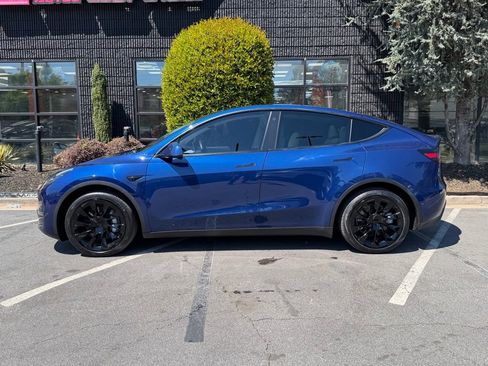 Used 2021 Tesla Model Y Long Range image 10