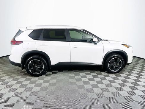 Used 2025 Nissan Rogue SV w/ SV Premium Package FWD image 9