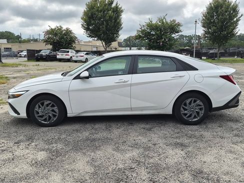 Used 2025 Hyundai Elantra Hybrid FWD image 8