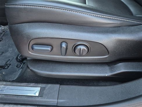 Used 2023 GMC Acadia SLT image 12