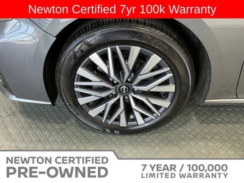 Used 2025 Nissan Altima 2.5 SV FWD image 38