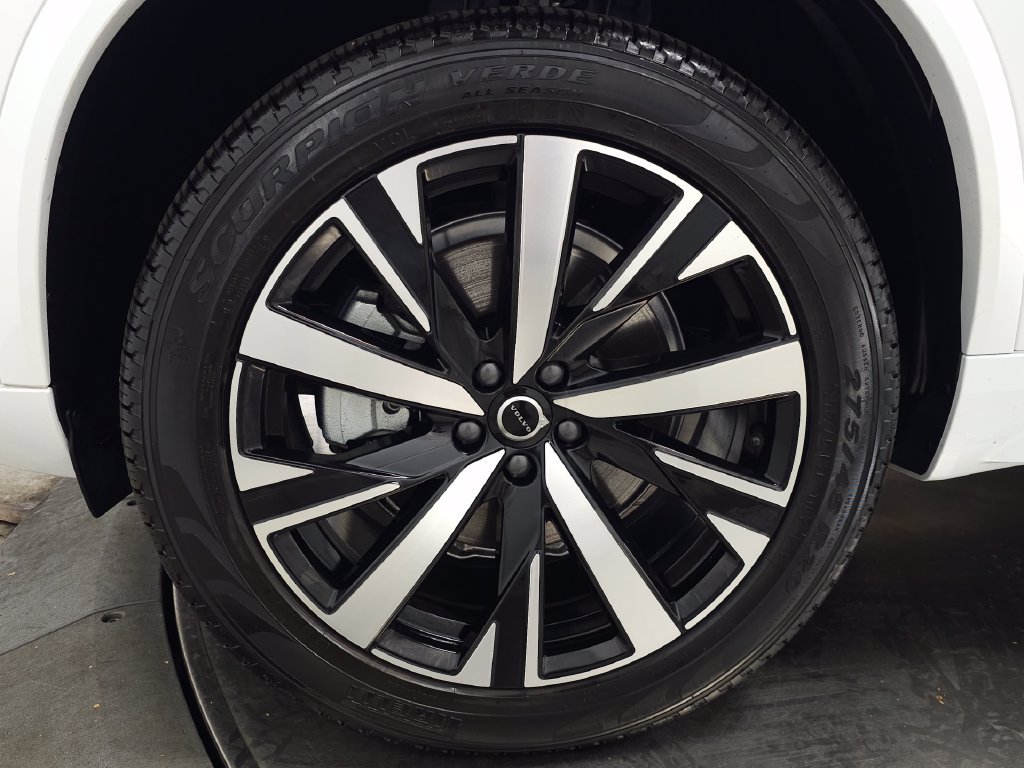 Certified 2025 Volvo XC90 B5 Core AWD/4WD image 13