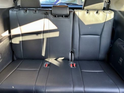 Used 2020 Toyota Highlander XLE image 21