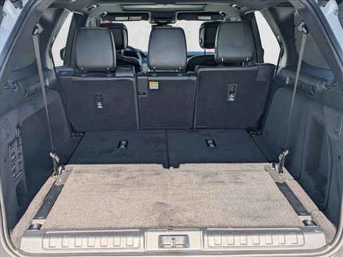 Certified 2025 Land Rover Discovery Dynamic SE AWD/4WD image 6