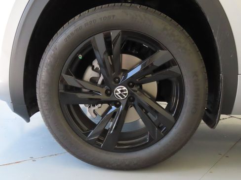 New 2026 Volkswagen Atlas Cross Sport SEL R-Line AWD/4WD image 28