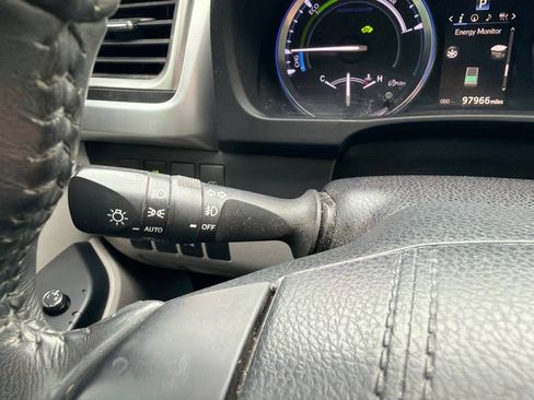 Used 2015 Toyota Highlander Limited w/ Driver Technology Package AWD/4WD image 16